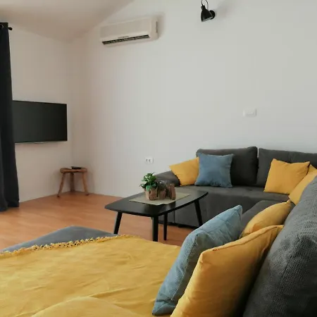 Apartment Near The Sea-self Check-in Podstrana
