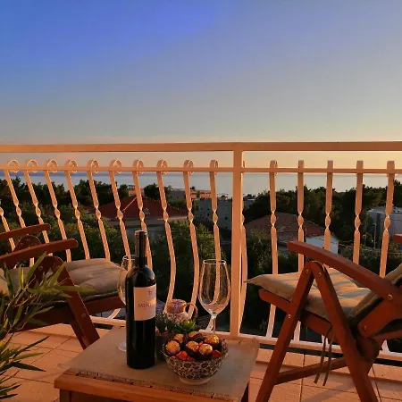 Near The Sea-self Check-in Apartment