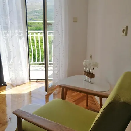 Near The Sea-self Check-in Apartment Podstrana