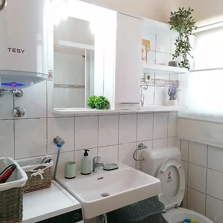 Apartment Near The Sea-self Check-in Podstrana
